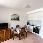 Apartamento Lovely Near The With A Sea View Poreč