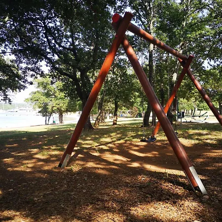 Apartman Lovely Near The With A Sea View