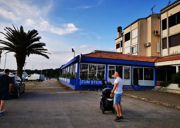 Apartman Lovely Near The With A Sea View Poreč